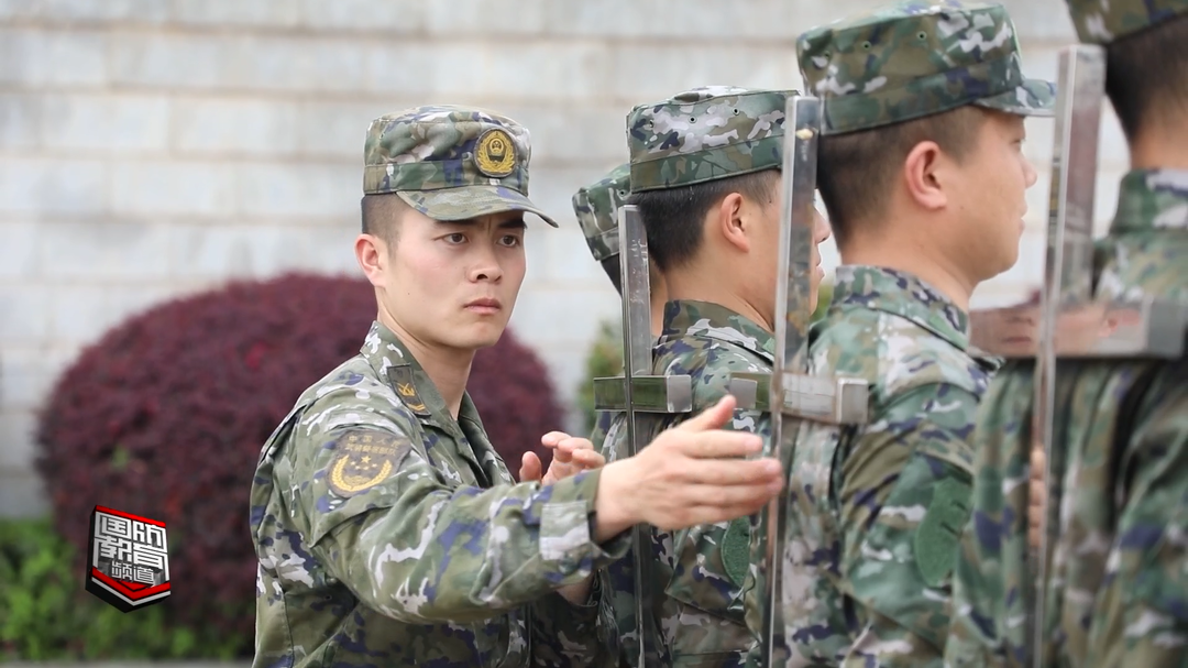 武警湖南总队新兵开训 自制辅助器材助力新兵训练