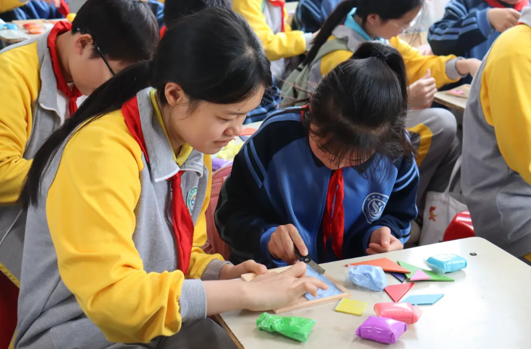 湘潭市第十一届城乡少年手拉手活动“走进”湘乡市