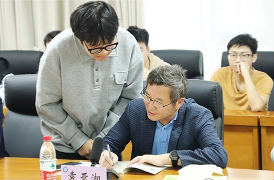 情系湘大话成长——湘潭大学校友袁亚湘院士与师生座谈交流