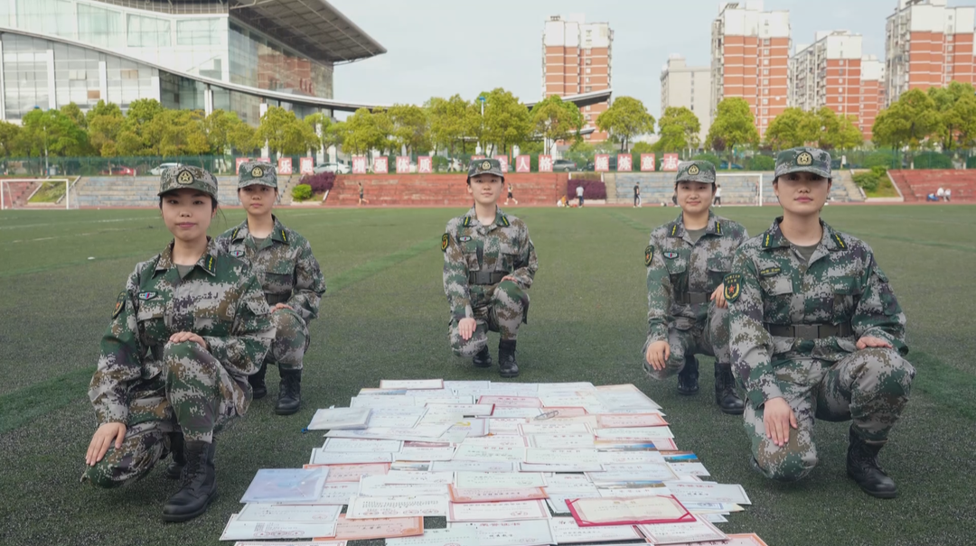 高校民兵连五朵“金花”结伴考研成功