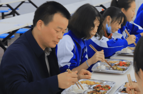 长沙望城：学生和家长评选出十大最满意学校食堂