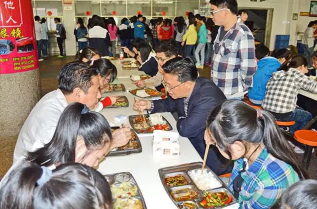 衡阳耒阳：“四强四保”全面规范食堂管理 筑牢校园食品安全防线