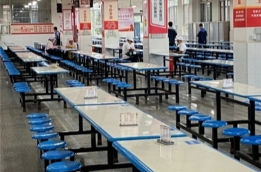 不再优待教工的食堂，也是平等意识的课堂