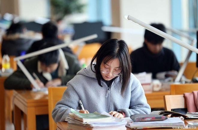 更加理性和务实 “逆向考研”成为不少考生的选择