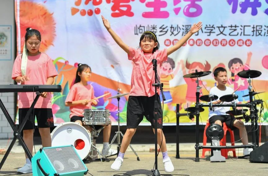 每周二，他都会来