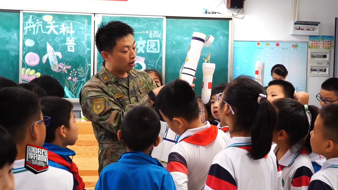 航天科普进校园 点亮学生“蓝天梦”