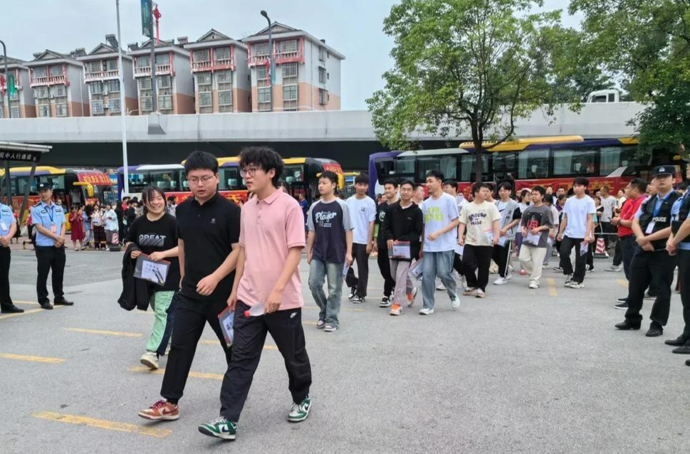 湖南高考首日交上平安答卷