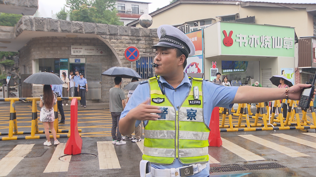 相伴高考VLOG：竭“警”全力 护航梦想