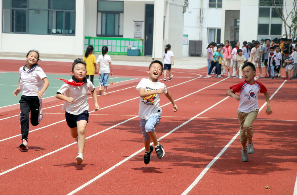 近视防控关口前移，家长需及早关注孩子远视储备问题
