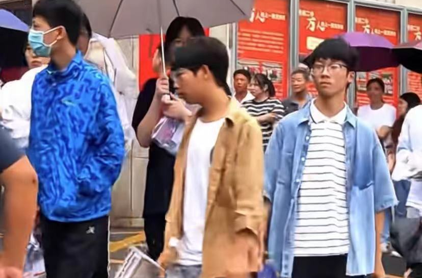 娄底中考首日顺利结束