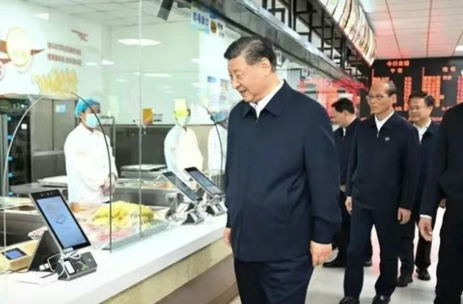 习近平：让孩子们吃得营养健康
