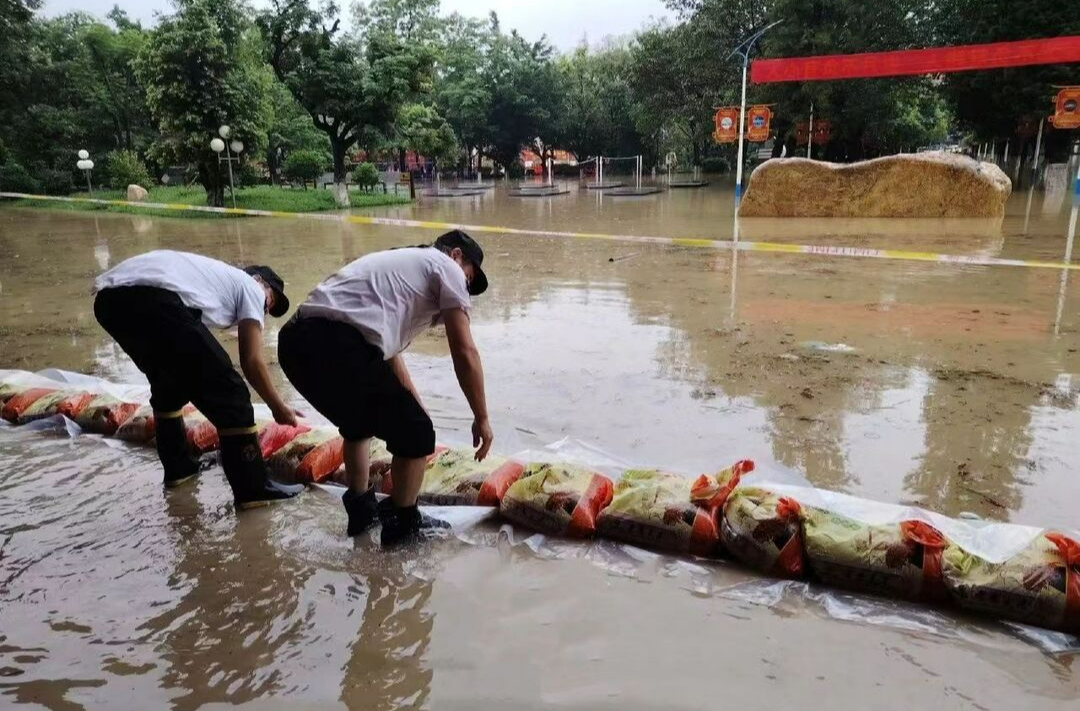 教育部指导各地扎实做好防汛抗旱工作，筑牢师生生命安全防线