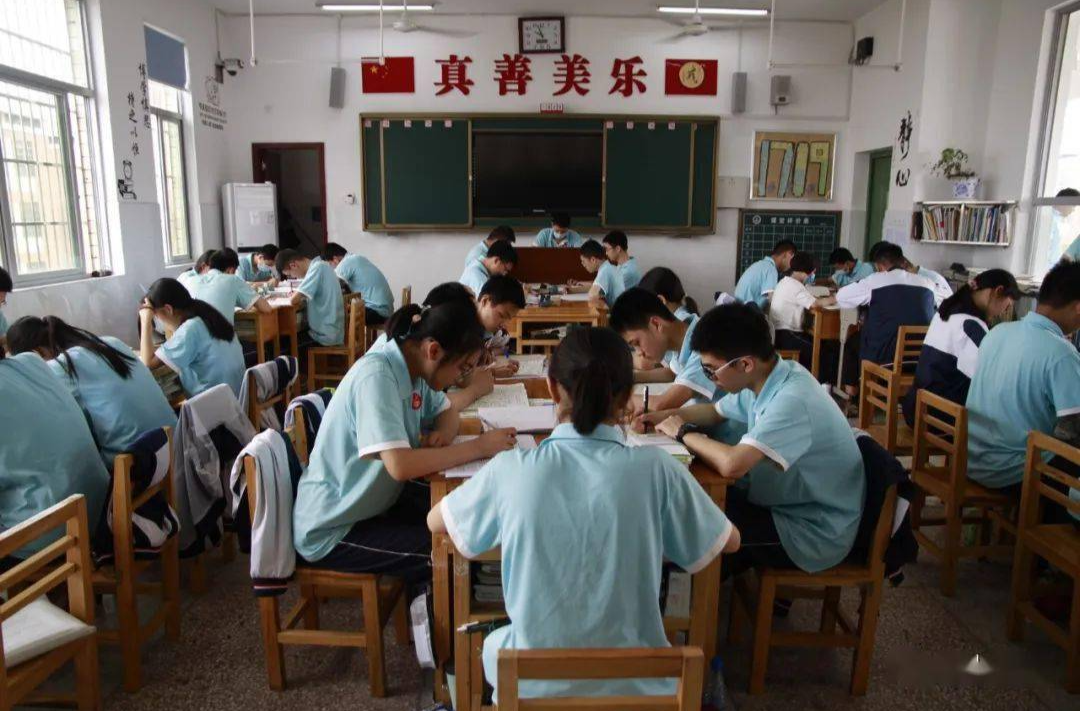 2024年岳阳市区省级示范性高中指标生有关政策解答