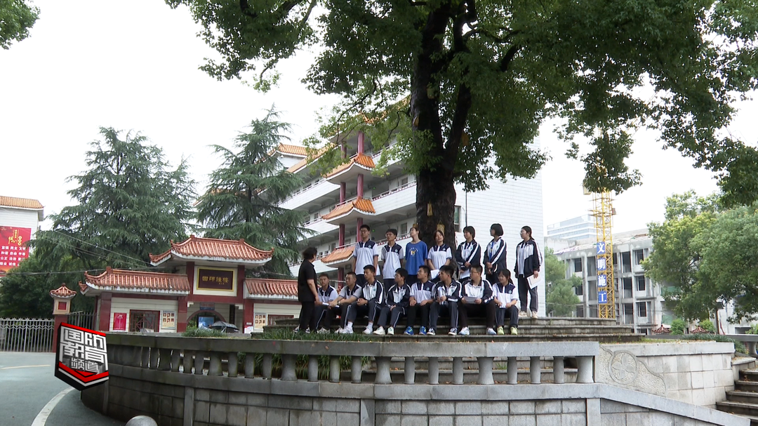 新闻特写——行走在国防教育宣讲一线的红色后代