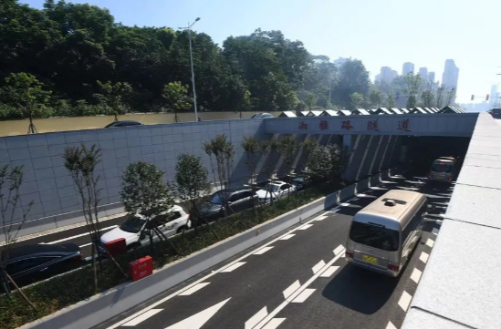 刚刚！长沙湘雅路隧道建成通车，从河西⇆河东仅需5分钟