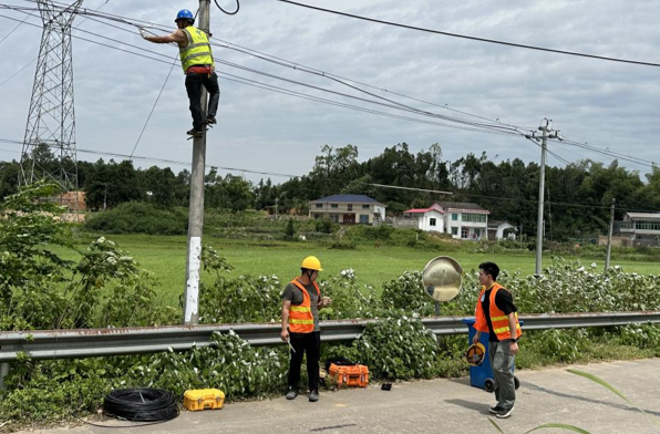 闻“汛”而动！职校师生发挥专业优势 奔赴岳阳筑牢通信“安全堤”