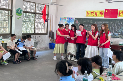 暑期“三下乡”：趣味游戏、音乐团辅……乡村来了群“大朋友”