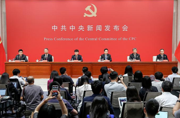 中共中央新闻发布会 | 教育部部长怀进鹏介绍教育、科技、人才、创新等领域改革，并答记者问