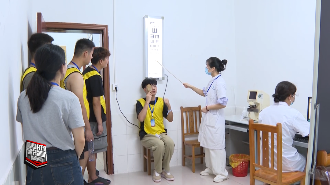 株洲攸县：百余名应征大学生参与应征体检