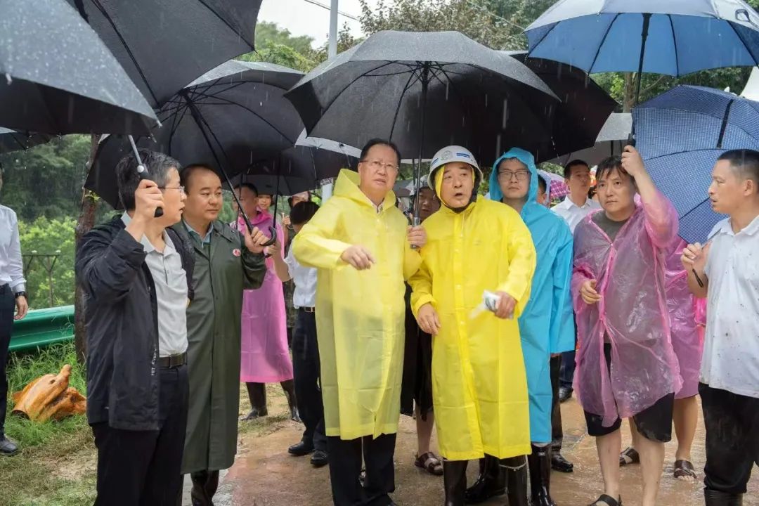 毛伟明赶赴南岳山体滑坡事故现场指挥救援