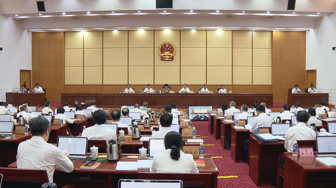 省十四届人大常委会举行第十一次会议 毛伟明作有关人事议案的说明