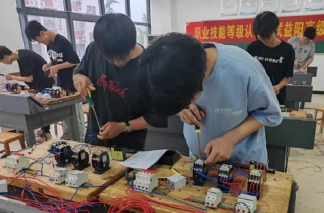 今日报名截止！益阳市18所中职学校开放征集志愿