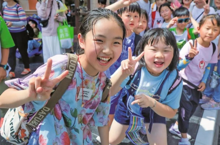 价格是普通旅游团的两三倍，暑期研学游到底值不值？