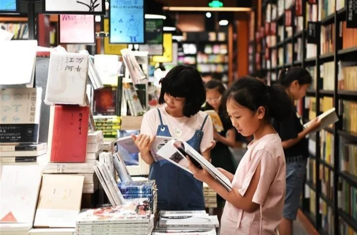 万物皆可“水灵灵”？别被爆款词汇框住表达