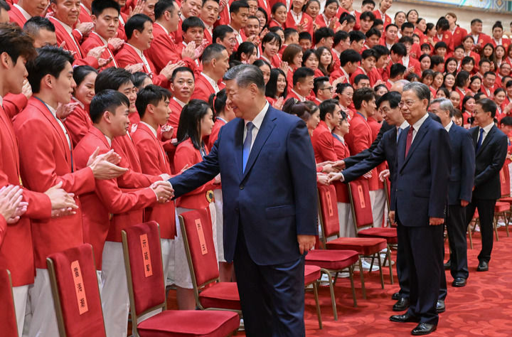 习近平在接见第33届奥运会中国体育代表团时强调 戒骄戒躁 再接再厉 为建设体育强国再立新功
