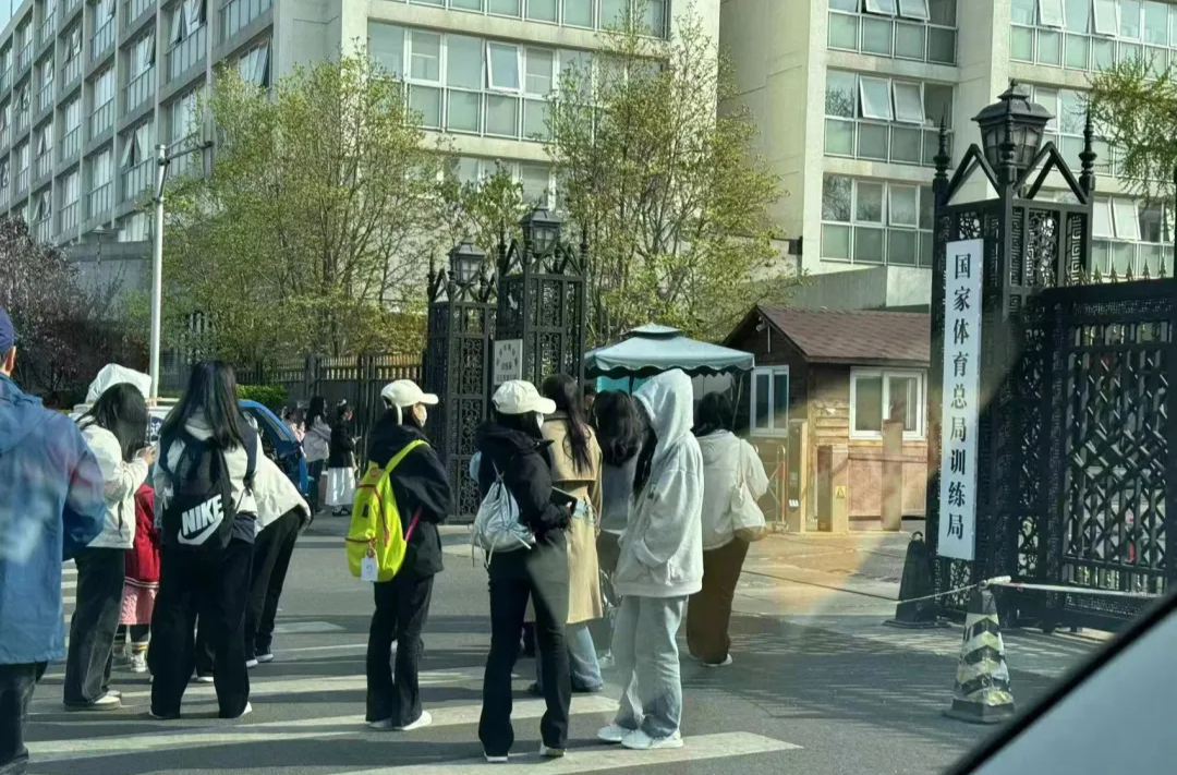 “饭圈”乱象是病，得治！