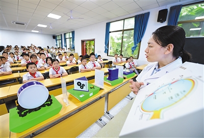 医防协同，综合防控儿童青少年近视