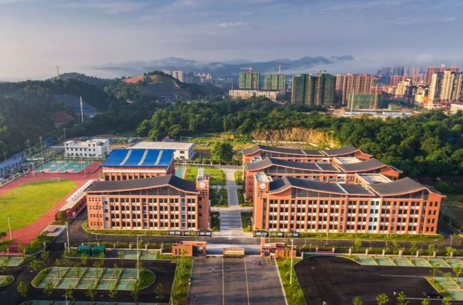 湖南回应百姓期盼，建百所芙蓉学校和百栋“特立楼”——让教育改革发展红利惠及千家万户