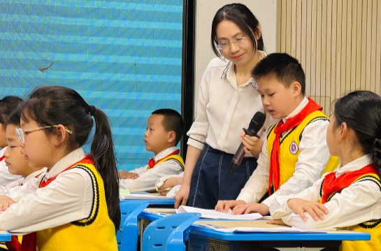 湖南省教书育人楷模丨郑圣芳：最爱依旧是讲台