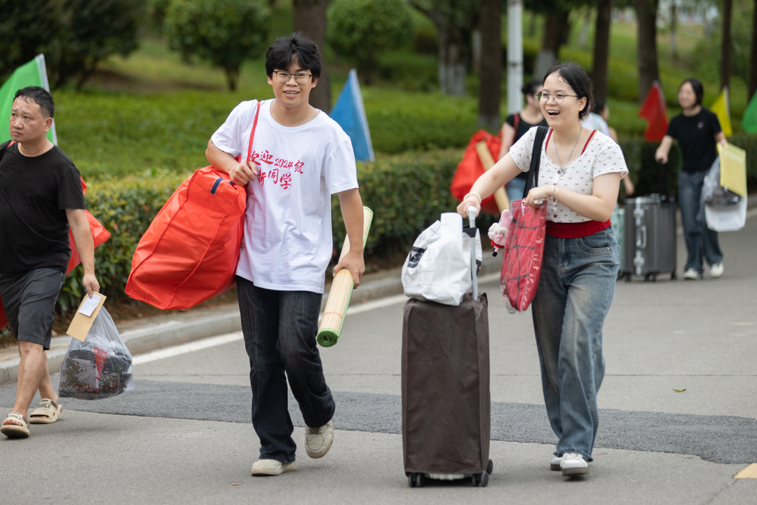 便捷服务新生入学 湖南交通职院开启“智慧迎新”