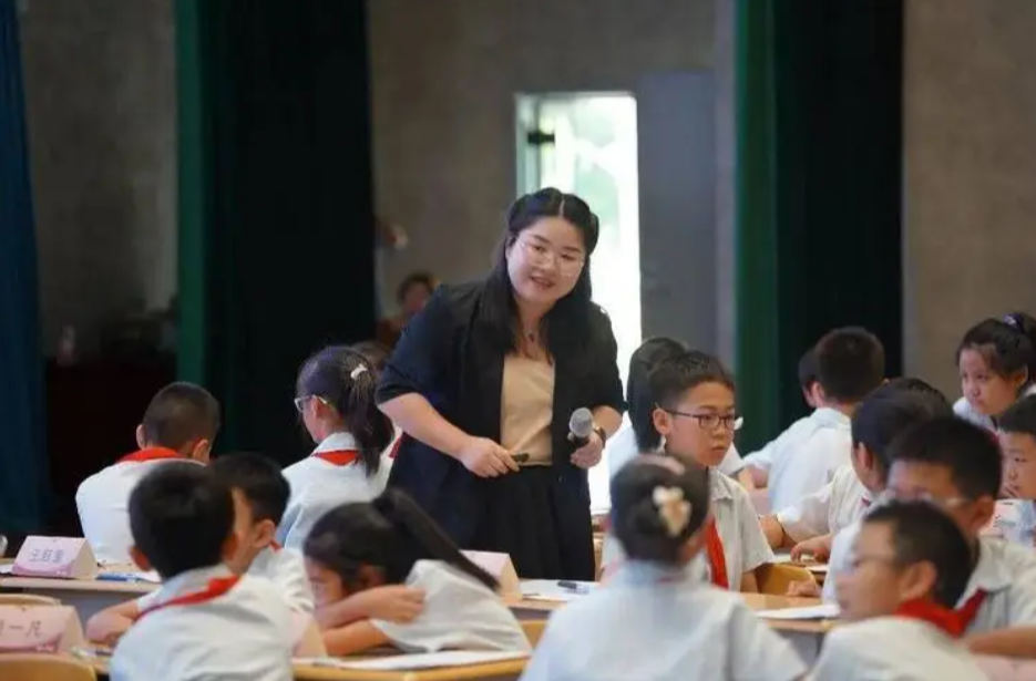 教师不应承担与教育教学无关事项
