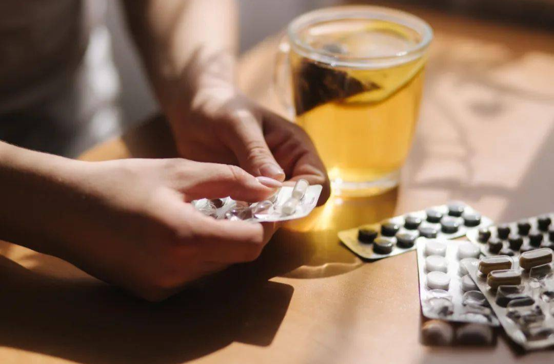 在社交平台通过暗语“分享”成瘾经历 一些青少年滥用的处方药从哪来？
