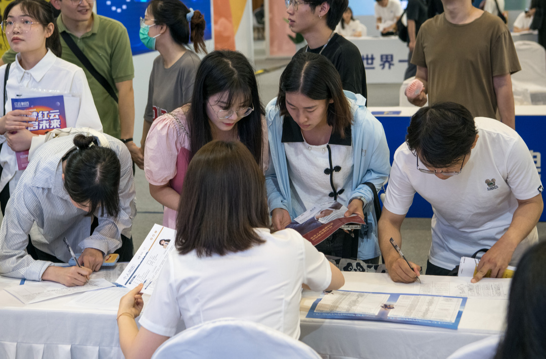 如何促进高校毕业生等青年就业？人社部回应