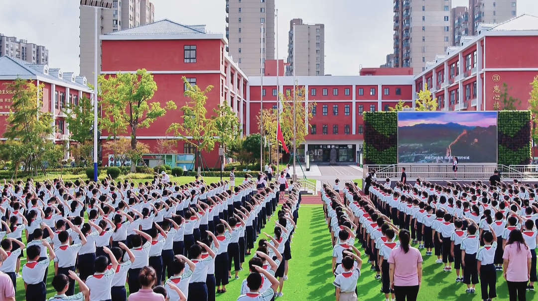 国旗下成长·上海惠南小学：共筑青春信仰 传承爱国情怀