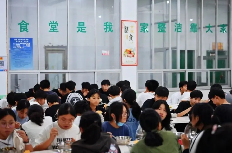 湖南深入推进中小学校园食品安全和 膳食经费管理突出问题专项整治