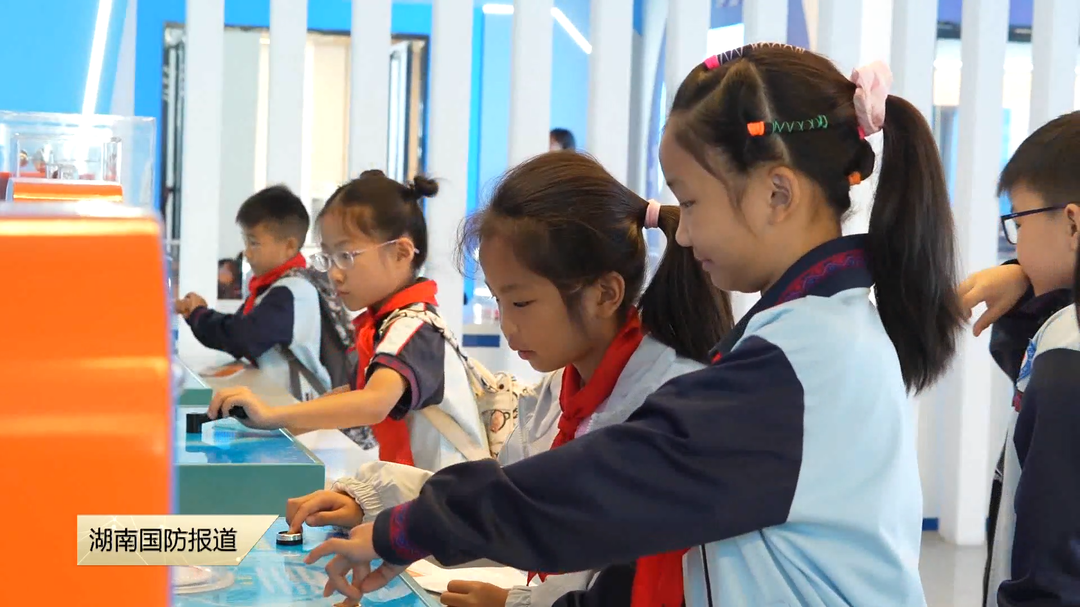 湘西州凤凰县：千名学子开启磁浮研学之旅 感受科技魅力