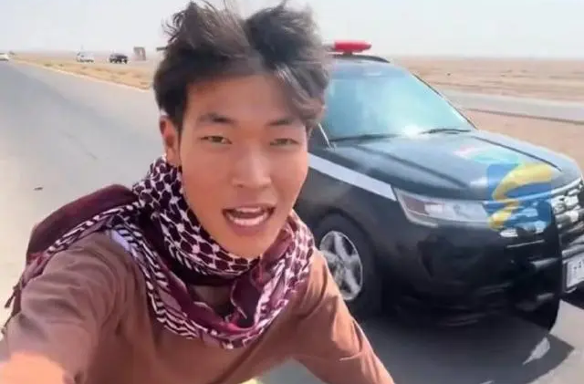 在国外被十几辆警车护送，这是咱妈给的安全感！