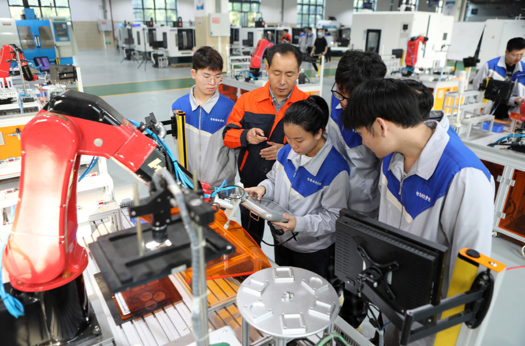 以高质量技工教育建强产业工人队伍