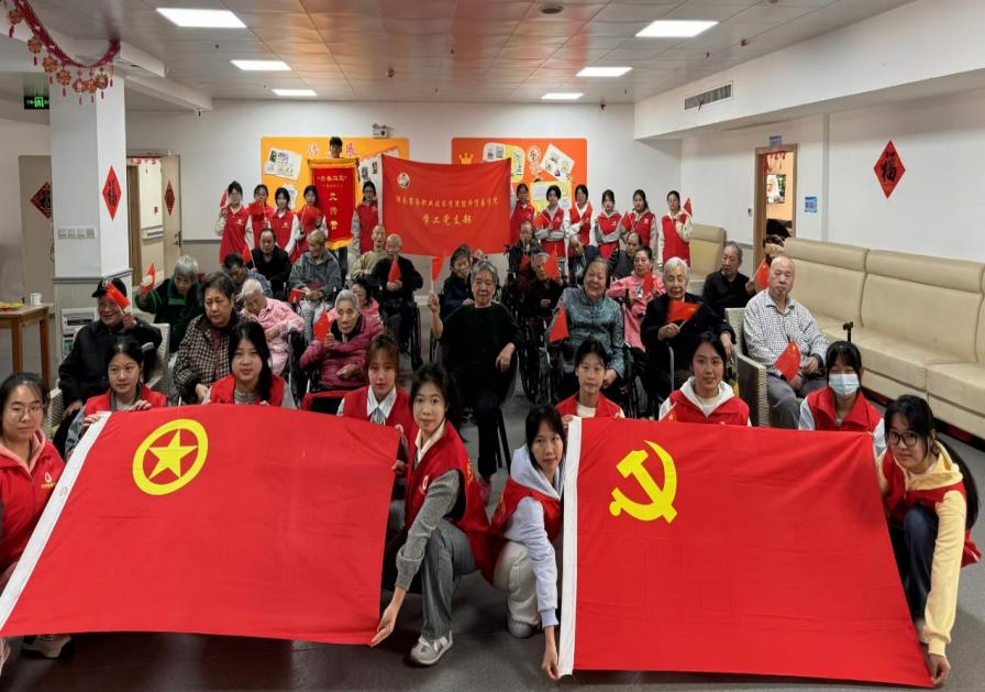 超有爱！湖南商务职院志愿者托起幸福“夕阳红”