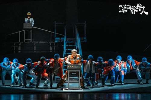 湖南省高雅艺术进校园活动启动仪式暨话剧《深海养牛人》首演在湖南大剧院举行