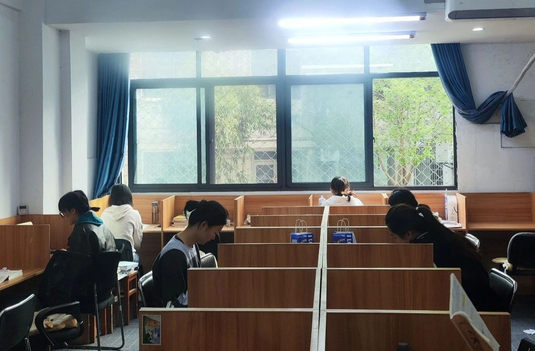 在考研寄宿中心备考的年轻人，有人已住了两年多