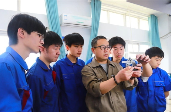湖南试行弹性学分制，技工院校学生可提前毕业