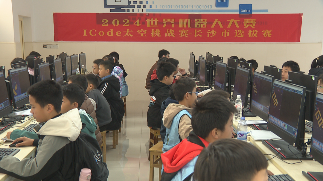放飞科创梦想 近700名青少年玩转太空机器人