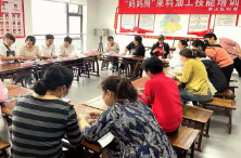 上班带娃两不误，“妈妈岗”还需更给力