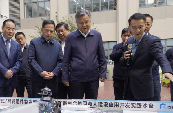 李殿勋：坚持需求牵引和市场导向，加速重构全省职业教育供给体系和能力