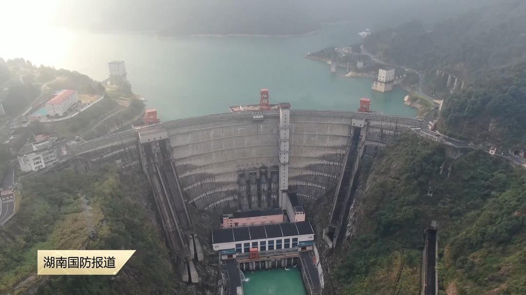 新闻特写——东江湖畔的那一群兵